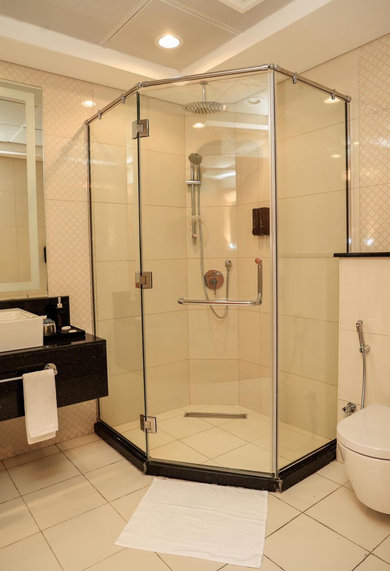 Western Premier M Four Готель 4*