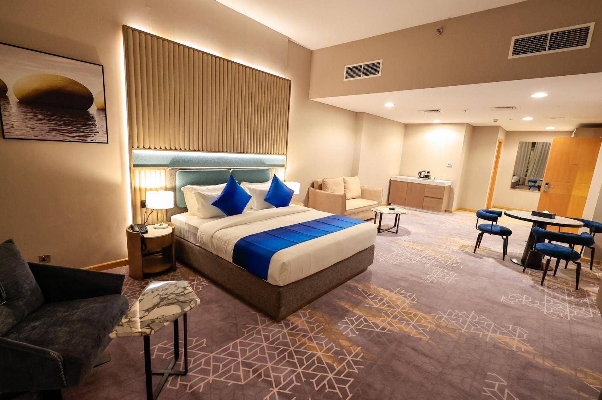 Готель Western Premier M Four 4*