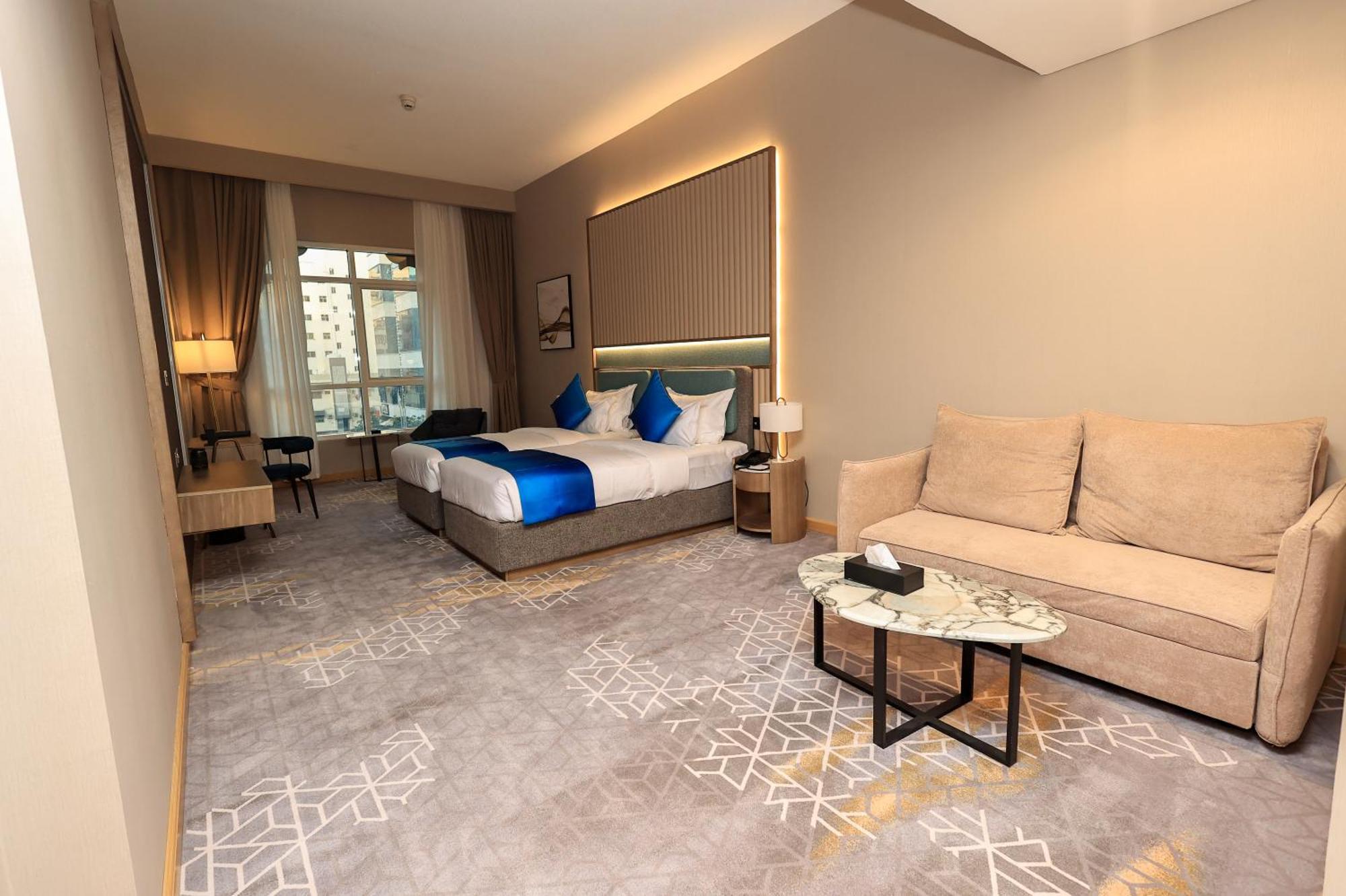 Western Premier M Four Готель 4*