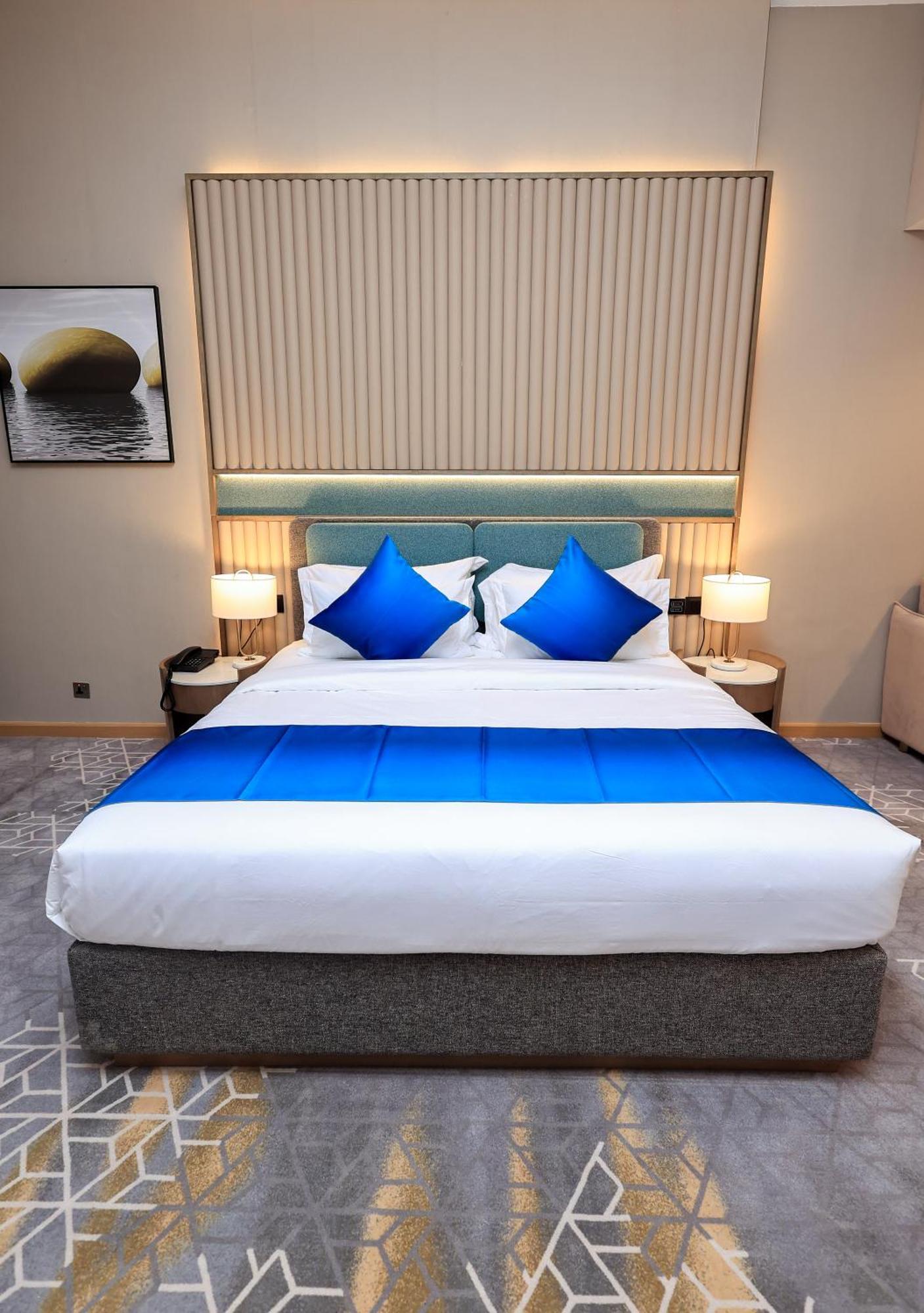 Готель Western Premier M Four 4*